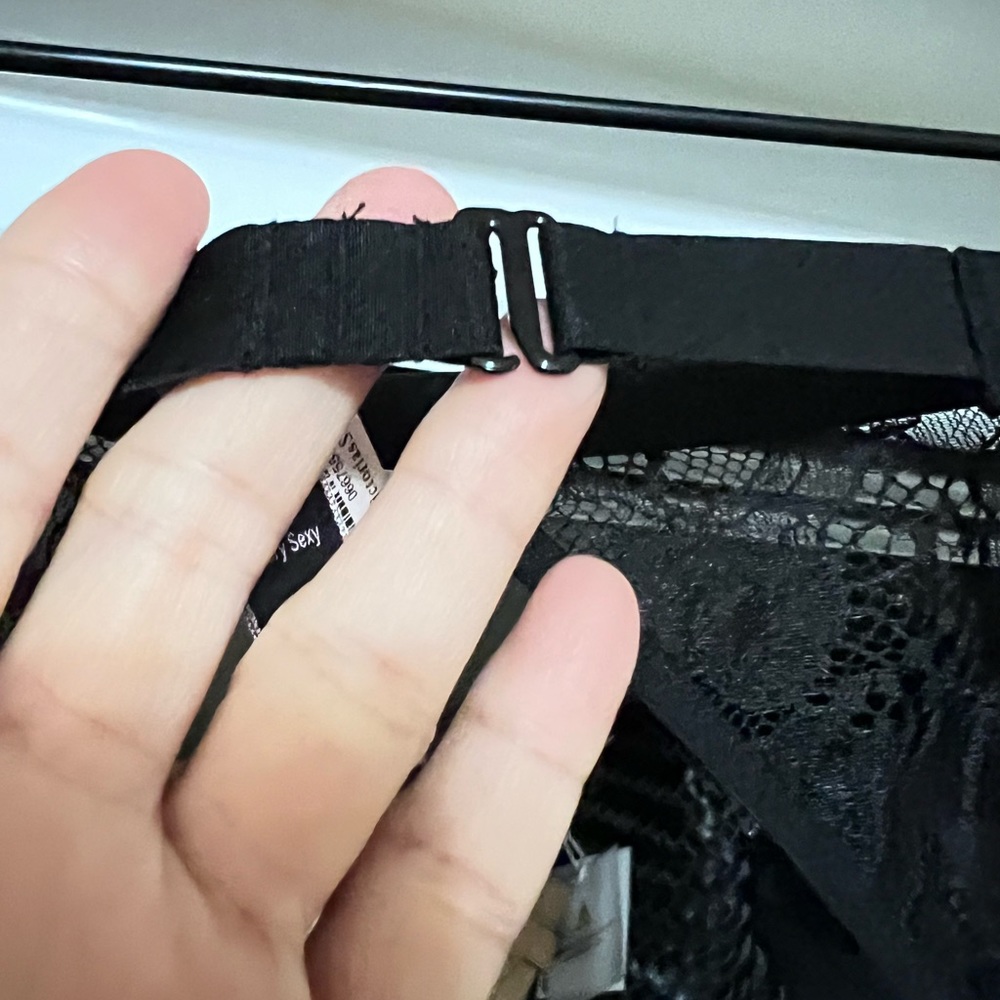 Victoria’s Secret Lace & Rhinestone Garter - Picture 7 of 9